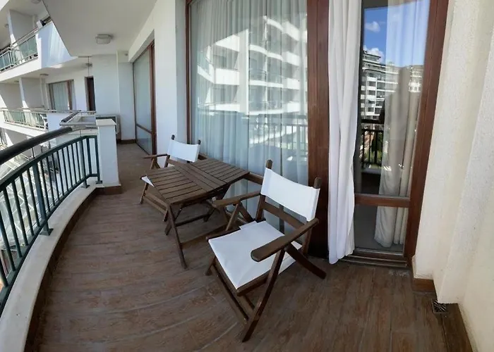 Private Ravda-emerald