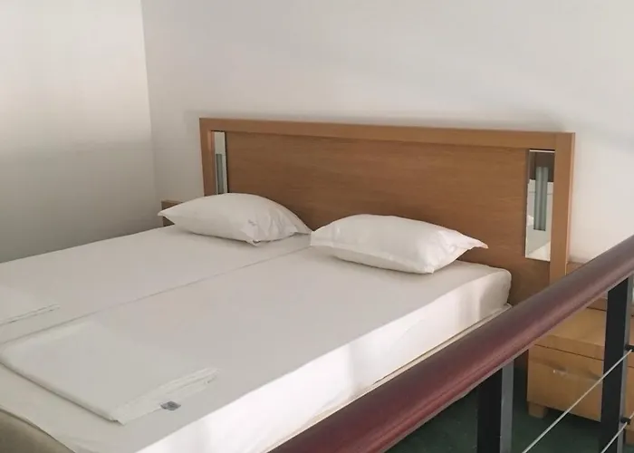 Private Ravda-emerald Rawda