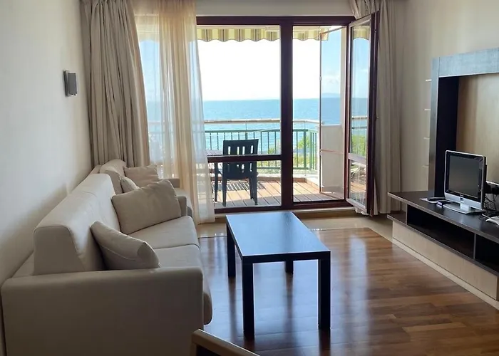 Private Ravda-emerald *